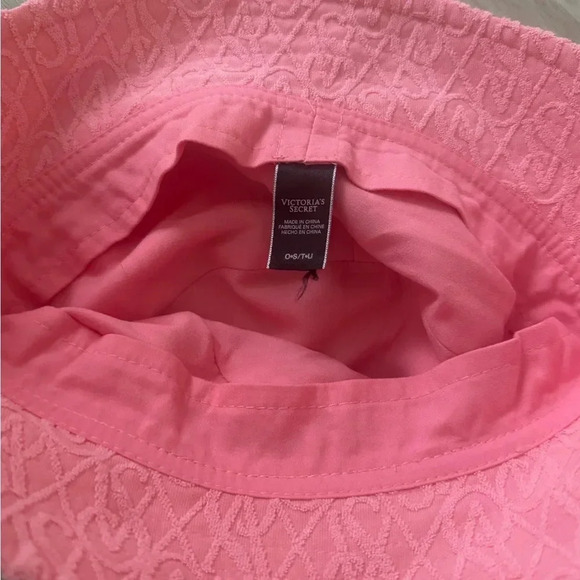 Victoria’s Secret Teddy Bucket Hat - Picture 4 of 5